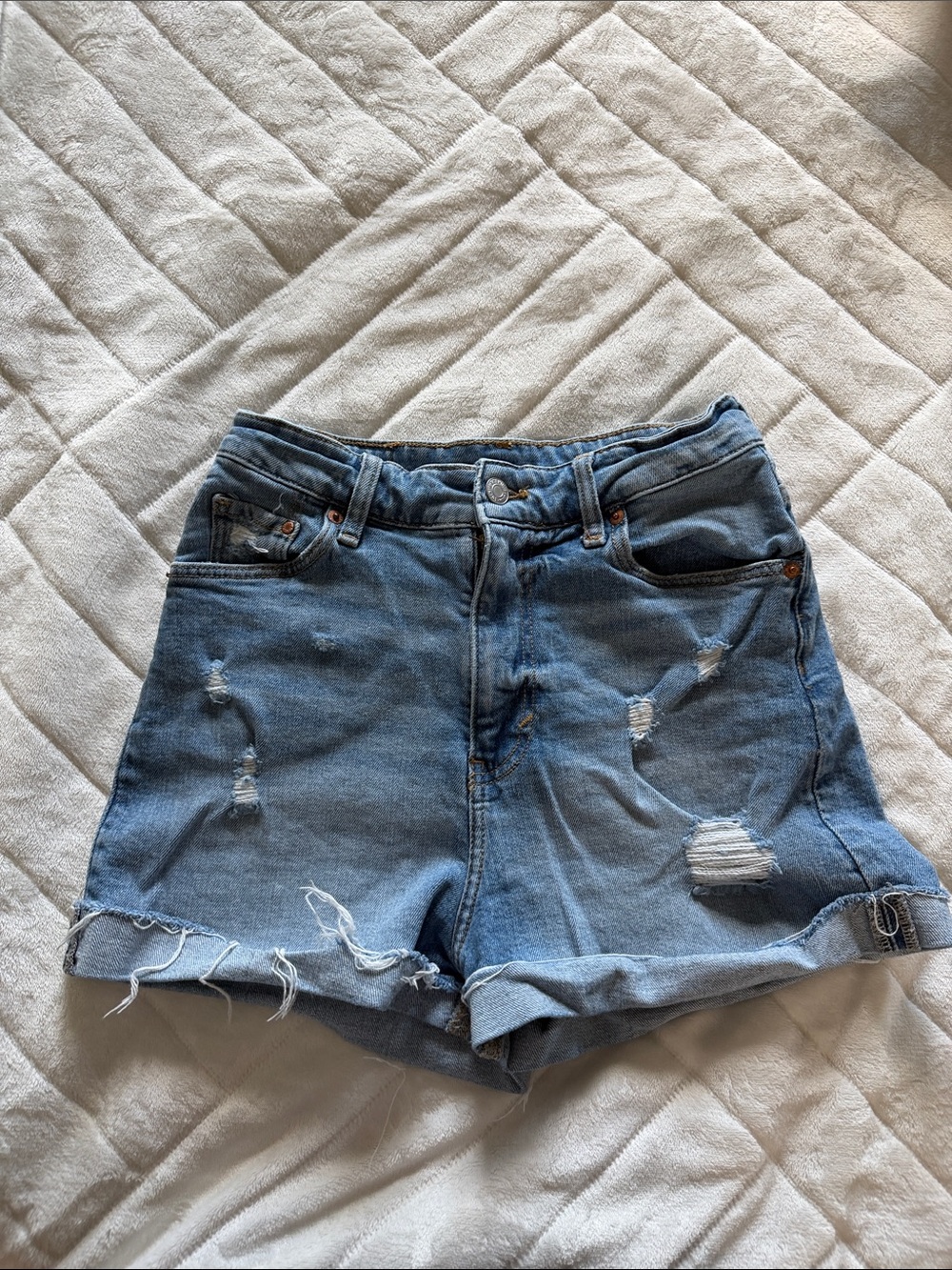 H&M High-Rise Distressed Denim Mom Shorts in Light Blue- Sz 2